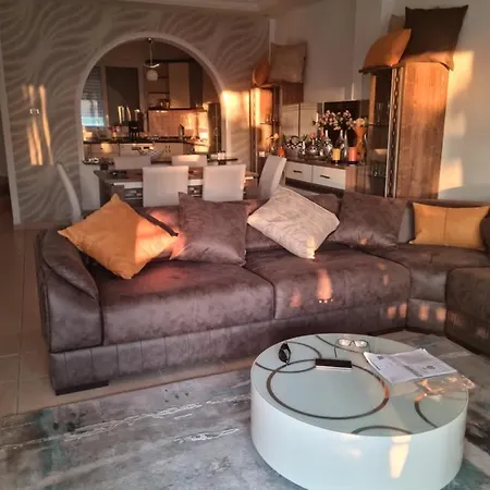 Lalezar Villa