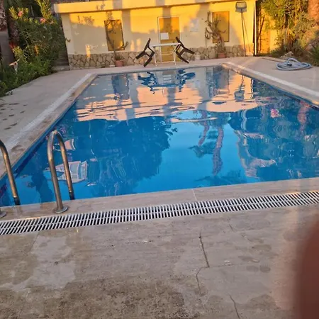 Lalezar Villa *